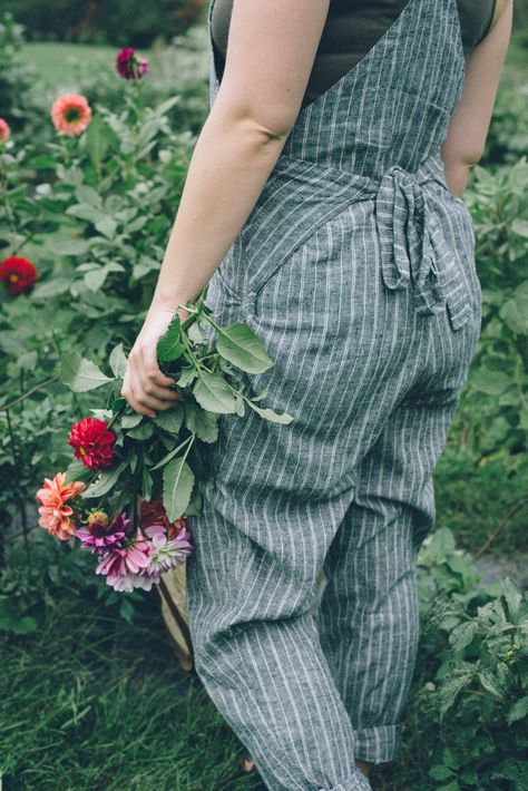 A Daily Something | Meet Lady Farmer, a Sustainable Apparel Company Overalls Gardening, Farmer Chic, Farmer Aesthetic, Gardening Clothes, Gardening Style, Farm Fashion, Farmer Girl, Farm Clothes, Estilo Hippie