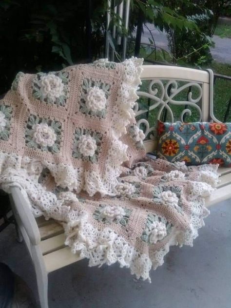 Crochet Rose Blanket, Crochet Blanket Patterns Easy, Free Crochet Blanket Patterns, Crochet Free Patterns, Cat Applique, Crochet Blanket Designs, Adorable Crochet, Crochet Quilt, Kawaii Crochet