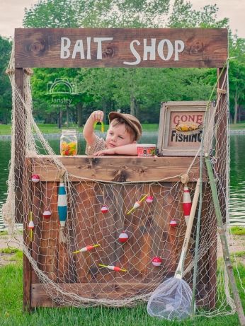 Summer Mini Session Ideas, Fishing Photo Shoot, Lemonade Stand Photo Shoot, Fishing Booth, Creek Pictures, Wooden Props, Mini Session Ideas, Diy Stand, Fishing Birthday Party