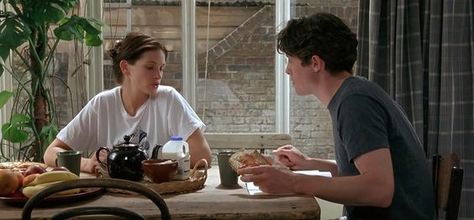 "Notting Hill" William Thacker, Notting Hill Movie, Anna Scott, Film Scenes, Netflix Film, Opening Scene, Dark Sunglasses, Septième Art, Hugh Grant