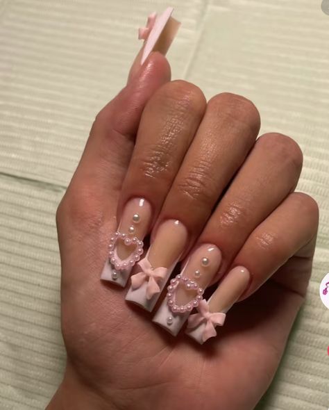 Kawai Y2K nails with heart, pink and white colour Pink Heart Charm Nails, Pink Nails With Charms Y2k, Nails With Heart Charms, Heart Charm Nails, Nails With Charms Y2k, Baby Pink Nails, Pink Charm, Y2k Nails, Heart Background