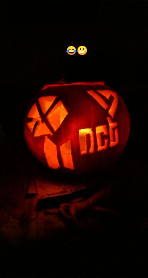 A very Kpop Halloween Kpop Pumpkin Carving Ideas, Kpop Pumpkin Carving, Kpop Halloween, Pumpkin Carving Designs, Kpop Random, Pumpkin Ideas, Carving Designs, Fun Diy Crafts, Fun Diy