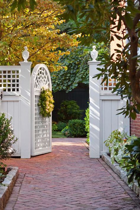 Tor Design, Diy Garden Landscaping, Garden Gates And Fencing, Garden Gate Design, Jardim Diy, Garden Small, Garden Screening, Garden Wallpaper, Walled Garden