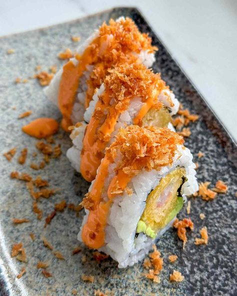 Crunchy Roll (Sushi) - Crafty Cookbook Crunchy Roll Sushi, Tri Tip Steak Marinade, Smoked Cream Cheese, Seaweed Wrap, Avocado Roll, Roll Sushi, Easy Sushi, Miso Butter, Types Of Sushi