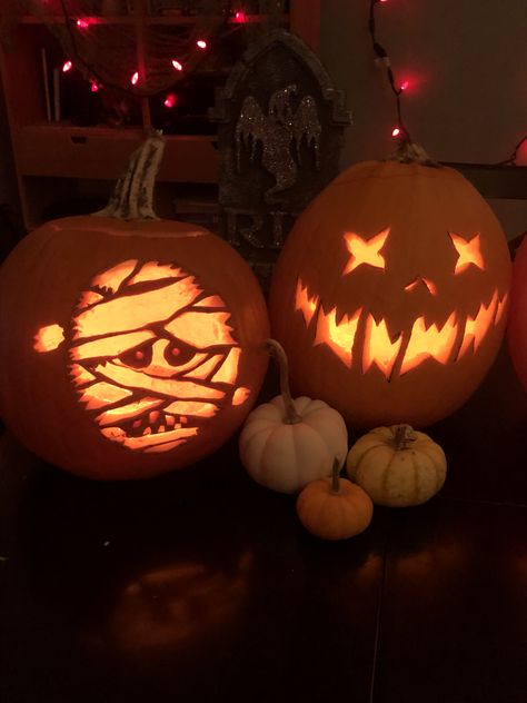 Mummy face and scary face jack-o-lanterns 🎃 Mummy Jack O Lanterns, Pumkin Carving, Scary Face, Pumpkin Designs, Halloween Pumpkin Designs, Jack O Lantern Faces, Scary Faces, Pumpkin Ideas, Carving Ideas