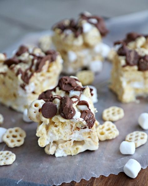 Honeycomb S'mores Bars Honeycomb Cereal, Cookie Swap Recipes, S Mores Bars, Shower Vintage, Cereal Dessert, Marshmallow Treats, Cereal Treats, Cereal Bars, S'mores Bar