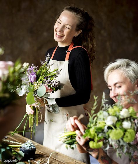 Premium image by rawpixel.com Florist Portrait, Gerber Daisy Bouquet, Flower Arrangement Workshop, Florist Photography, White Flower Wallpaper, Florist Brand, Flower Portraits, Environmental Portrait, Plant Person