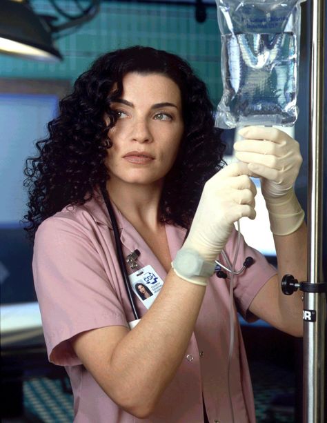 Julianna Margulies (as Nurse Carol Hathaway) in "E.R." (TV Series) Carol Hathaway, Curly Hair Celebrities, Julianna Margulies, Medical Drama, George Clooney, Good Wife, Nicole Kidman, Grey's Anatomy, Best Actress