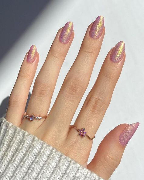 nail art design Nails Inspo Wedding, Flaky Nails, Hawaii Nails, Nailart Ideas, Nail 2024, Pink Summer Nails, Graduation Nails, Glittery Nails, Subtle Nails