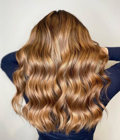 Caramel blonde 🧡 #caramelblondehair #blondebalayage #balayagehighlights #colortransformation #warmblonde #warmhaircolor #wellahair… | Instagram Golden Blonde Hair Color Ideas, Copper Blonde Balayage, Butter Blonde, Golden Blonde Hair Color, Caramel Blonde Hair, Warm Hair Color, Fall Hair Color Ideas, Maple Butter, Copper Blonde