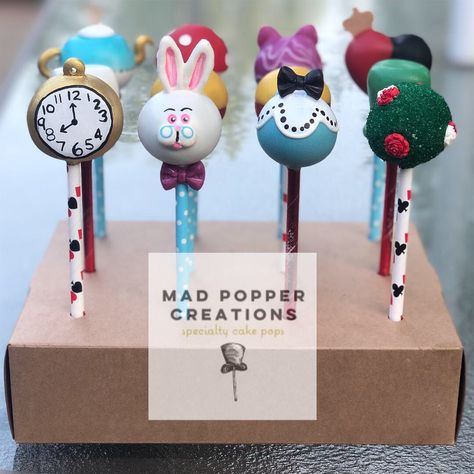 Alice In Wonderland Cakepops, Alice In Wonderland Macarons, Alice In Wonderland Treats, Alice In Wonderland Cake Pops, Alice In Wonderland Tea Party Food, Alice In Wonderland Cupcakes, Disney Baking, Pink Cake Pops, Alice In Wonderland Cake