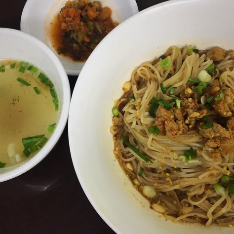 Lannie on Instagram: “🛎: new blog post! And for those who make it through the blog, here is the infamous picture of the Shan Noodles that I could not get onto my…” Infamous, Food Culture, Make It Through, News Blog, Pad Thai, Amazing Food, Noodles, Spaghetti, Blog Posts