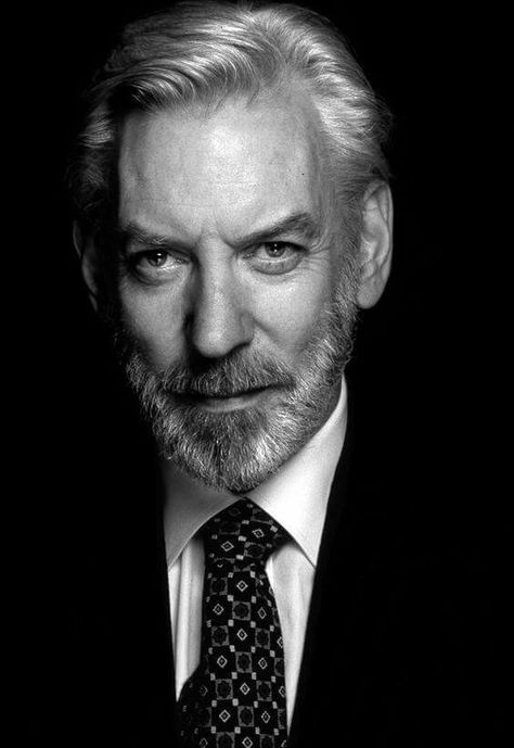 Donald Sutherland Donald Sutherland, Saint John, Celebrity Portraits, Famous Men, Black And White Portraits, Male Portrait, Film Tv, Hollywood Actor, 인물 사진