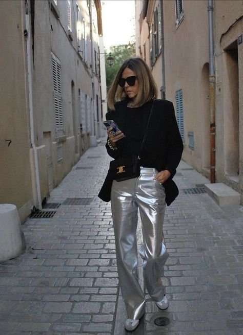 Silver Jeans Outfit, Silver Pants Outfit, Silver Trousers, Winter White Outfit, Silver Pants, Metallic Jeans, Metallic Pants, Trousers For Women, Chic Pants