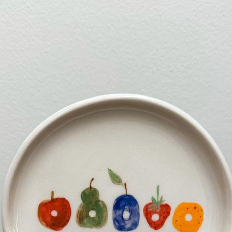 jenniceramics on Instagram: "🐛   this is actually the first set I made out of all the very hungry caterpillar pieces I’ve made! it was a surprise for my friends’ kid who ̶i̶s̶ was obsessed with the book. she randomly told me in a convo after I had finished these plates that he wasn’t into it at all anymore!   so I revealed the surprise to her to see if she still wanted them (his initial is on the back of each plate) and she does but still haven’t mailed them and it’s been months 🤦🏻‍♀️  sometimes I’m really together and sometimes I’m really not 💁🏻‍♀️  ****update: I mailed them and the received them and she recorded them opening it together and it warmed my heart 🥹  #ceramics #seattle #veryhungrycaterpillar #hungryhungrycaterpillar #caterpillar #handmadeplates #plates #drawing #paintin Plate Pottery Ideas, Painted Ceramic Ideas, Kids Pottery Projects, Things To Make With Air Dry Clay, Ceramic Art Ideas, Hungry Hungry Caterpillar, Plate Painting Ideas, Painted Pottery Plate, Ceramic Painting Ideas