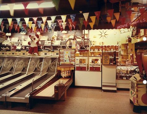 Wonderland Arcade, Kansas City, MO - 1968 Best Leather Sofa, Skee Ball, Kansas City Missouri, Retro Aesthetic, Aesthetic Vintage, Vintage Aesthetic, Vintage Photography, Halle, Arcade Games