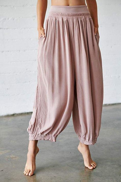 Fp Movement Emery Pant by FP Movement at Free People Yogi Style, Fashion Week Spring 2020, Free People Activewear, Pants Outfit Casual, Gym Clothes Women, Yoga Pants Outfit, Celebrity Outfits, Yoga Women, Yoga Clothes