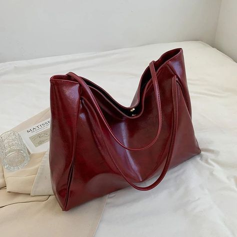 : A stylish and durable tote bag that's perfect for everyday use.   #VAIGE #NovaToteBag #ToteBag #Fashion Pretty Tote Bags, Trendy Purses, Diy Leather Bag, Bag Women Fashion, Patterned Backpack, Quilted Handbags, Stylish Handbags, Novelty Bags, Women Bags Fashion