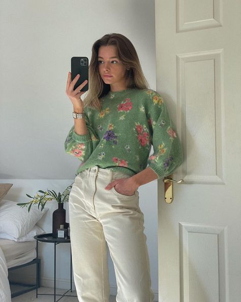 AMY WARD | Fashion & Styling on Instagram: "A knit that epitomises Spring 🌸🌷🌼 Happy Friday lovely people, we’ve made it to the weekend! Have a good one whatever you get up to 🤍…" Amy Ward, Fashion Styling, Get Up, Teen Fashion, Happy Friday, Made It, The Weekend, Instagram A, Bell Sleeve Top