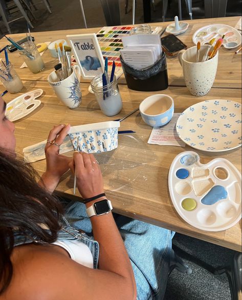 Pottery Bachelorette Party, Fun Hobbies Aesthetic, Ceramic Painting Party, Pottery Painting Date Aesthetic, Beach Pottery Painting, Crafty Girl Aesthetic, Art Things To Do With Friends, Painting Summer Ideas, Hobbies For Women In Their 20s