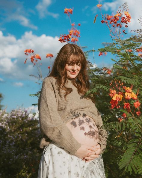 The most romantic and whimsical maternity session from yesterday evening 🩷 Whimsical Cottagecore Outfits, Cottagecore Pregnancy Outfits, Cottagecore Pregnancy, Whimsical Cottagecore, Cottagecore Outfits, Warm Clothes, Pregnancy Outfits, Maternity Photos, Warm Outfits