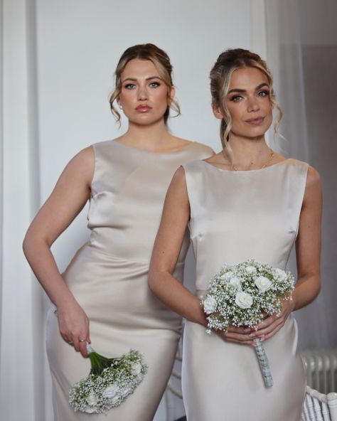 Did you know we launched our beloved 'Joy in Champagne Gold Satin' in our 'Daphne' version? That's right girls, you can now purchase your favourite champagne bridesmaid dress in a sleeved version! Perfect for those celebrating their wedding day in the colder months or for bridesmaids who prefer to feel more covered! 🤍 Discover our collection of elegant, high-quality bridesmaid dresses via the link in our bio! #weddings2025 #bridesmaid #weddinginspo #bridesofinstagram #bridesmaids #Weddin... Champagne Bridesmaid Dress, Champagne Bridesmaid Dresses, Champagne Bridesmaid, Gold Satin, Champagne Gold, Bridesmaid Dress, Wedding Inspo, Did You Know, Champagne