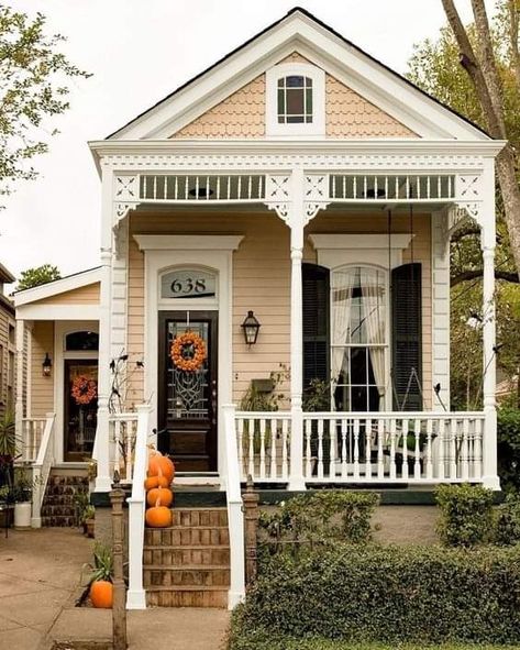 Folk Victorian House, Victorian Homes Exterior, New Orleans Architecture, Creole Cottage, Apartment Exterior, Shotgun House, Sims Building, New Orleans Homes, Tiny House Floor Plans