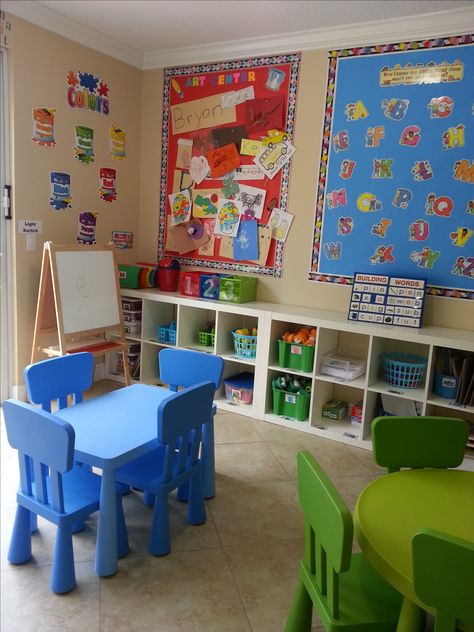 Two small tables? HOME DAYCARE IDEAS/ The Kids Place Preschool. Palm Springs, FL. Simple Daycare Room, Dayhome Setup, Home School Room Preschool, Small Daycare Room Ideas, In Home Daycare Ideas Small Spaces, Small Home Daycare Setup, Daycare Cubbies, Preschool Setup, Home Daycare Setup