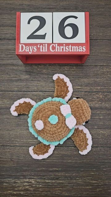 @happyturtlecrochet on Instagram: "I've been seeing pastels everywhere for Christmas this year and I have to say, I absolutely love it on my Gingerbread Turtle! . What colors/tones are you decorating with this year? . . Yarn: @perfect_yarns . . #crochet #amigurumi #beginnerpattern #crochetpattern #amigurumipattern #happybeancrochetshop #happybeancrochet #chunkyyarn #cuteamigurumi #miniturtle #minicrochet #miniamigurumi #pattern #easypattern #easycrochet #easyamigurumi #crochetersofinstagram #crochetdesigner #amigurumidesigner #magicring #magiccircle #happyturtlecrochet #christmascrochet #Gingerbread #gingerbreadman #pastelchristmas #santascoming #holidaycraft #holidayseason" Crochet Christmas Turtle, Christmas Turtle, Happy Turtle, Crochet Dreams, Mini Turtles, Santas Coming, Crochet Xmas, Market Ideas, Turtle Pattern