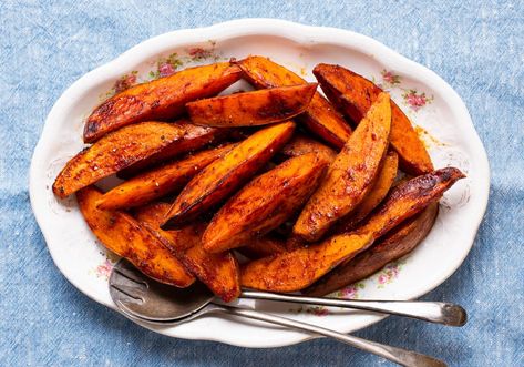 Pan Fried Sweet Potatoes, Roasted Sweet Potato Wedges, Maple Glazed Sweet Potatoes, Crispy Baked Potatoes, Roasted Potato Wedges, Bbq Roast, Glazed Sweet Potatoes, Potato Wedges Baked, Roasted Sweet Potato