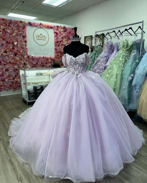 Lilac quinceañera dress Butterfly Quinceanera Dress, Quinceañeras Ideas, Quinceanera Dresses Princess, Quinceanera Dresses Off The Shoulder, Lilac Quinceanera Dresses, Purple Quinceanera Theme, Lavender Quinceanera Dresses, Lavender Quinceanera, Champagne Quinceanera Dresses