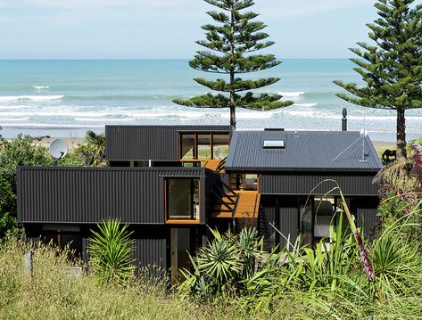 Low-impact offSET Shed House is a modern beach home in New Zealand | Inhabitat - Sustainable Design Innovation, Eco Architecture, Green Building Modern Beach Home, Shed House, Casa Container, Shed Homes, Beach House Design, Container House Design, Metal Building Homes, Shipping Container Homes, Eco House