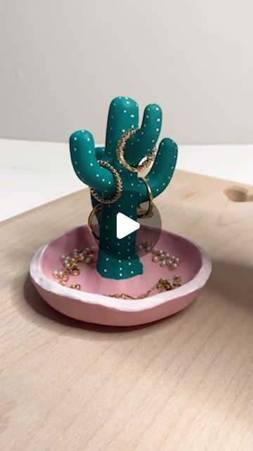 Clay Dishes Ideas, Make A Cactus, Clay Cactus, Summer Art Projects, Cactus Jewelry, Jewellery Dish, Diy Gift Ideas, Best Diy, Clay Ideas