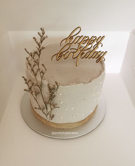 Simple Birthday Cakes, Cake Brown, Simple Birthday, Simple Birthday Cake, 16 Birthday, Gold Cake, Happy Birthday Cake, Happy Birthday Cakes, 16th Birthday