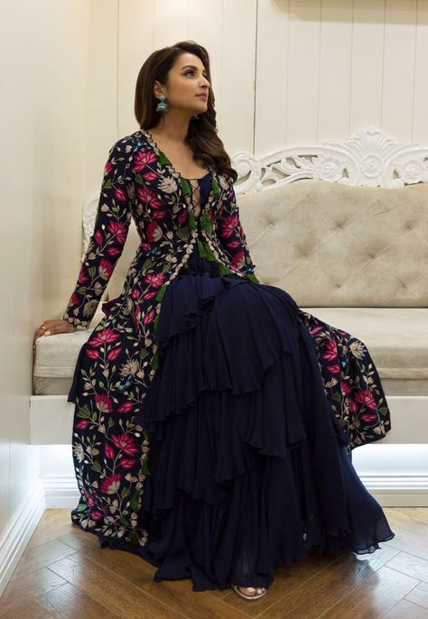 Parineeti Chopra Outfits, Indian Fashion Trends, Parineeti Chopra, Kurti Designs Party Wear, Indian Lehenga, Indian Gowns, فستان سهرة, Indian Attire, Indian Fashion Dresses