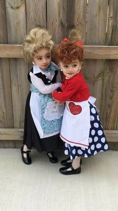 Too funny Lucy And Ethel, Halloween Kids Costumes Girls, Twin Halloween, Twin Halloween Costumes, Baby Kostüm, Halloween Coustumes, Clever Halloween Costumes, Diy Kostüm, Hallowen Costume