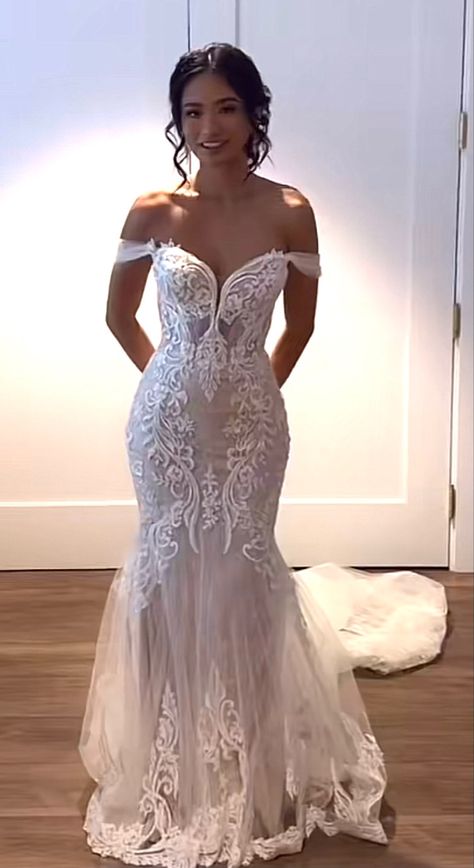 Mermaid Wedding Dress For Beach Wedding, Kayla Kosuga Wedding Dress, Bodycon Lace Wedding Dress, Mermaid Style Dress Wedding, Essence Of Australia Wedding Dress Fit And Flare, Kayla Kosuga Wedding, Dominican Wedding Dress, Strapless Plunge Wedding Dress, Mermaid Beach Wedding Dress