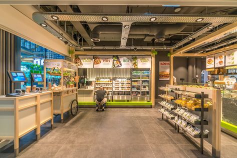 Good food makes you happy. Enoki Fresh Asian Take Away | by VBAT Refreshing | Inside VBAT | Medium Healthy Restaurant Design, Salad Shop, Utrecht Netherlands, Retail Ideas, Food Asian, Food Retail, Healthy Restaurant, Supermarket Design, Corner Store