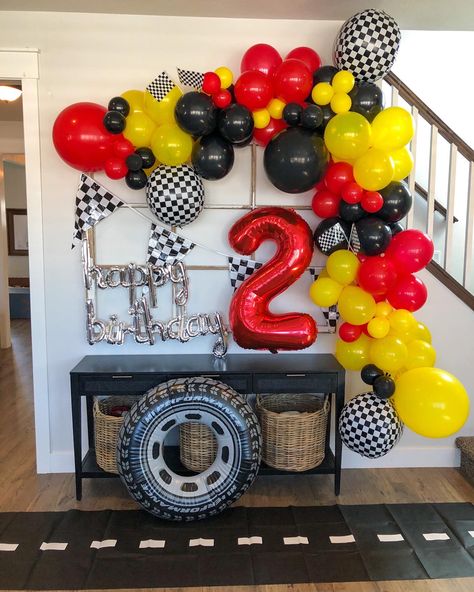 Cars Balloon Decorations, Cars Themed Balloon Arch, Lighting Mcqueen Balloon Arch, Cars Balloon Garland, Monster Truck Balloon Arch, Monster Jam Balloon Arch, Disney Cars Birthday Backdrop, Bolo Motocross, Skateboard Birthday Party