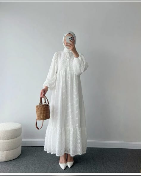 Kondangan Casual, Lace Suit, Stylish Outfits Casual, Cute Dresses For Party, Hijabi Fashion Casual, Pakistani Fashion Casual, Modest Dresses Casual, Indian Dresses Traditional, Fashion Design Dress