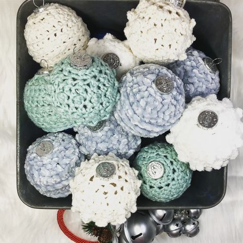 Free crochet pattern: Picot pebbles ornament Knitting Patterns Easy, Beginner Crochet Patterns, Holiday Crochet Patterns, Christmas Angel Crafts, Crochet Christmas Ornaments Free, Knitted Mittens Pattern, Crochet Ornament Patterns, Holiday Knits, Crochet Ball