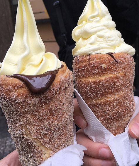 Donut Ice Cream Cones Ice Cream Cones Recipe, Ice Cream Delivery, Donut Ice Cream, Chimney Cake, Chocolate Fudge Brownies, Karlovy Vary, Pound Cakes, Ice Cream Treats, Ice Cream Cones