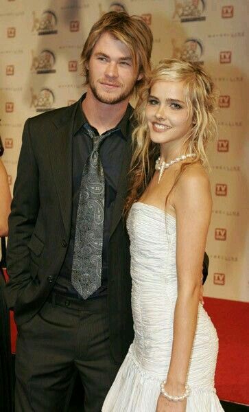 Chris with isabel lucas Chris Hemsworth Muscles, Isabel Lucas, Chris Hemsworth Thor, Regular People, Disney Princess Frozen, Celebrity Lifestyle, Perfect Couple, Hollywood Glam, Famous Faces