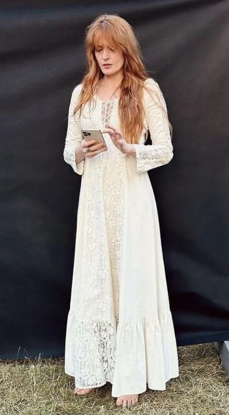 Stevie Nicks Flowy Dress, Florence And The Machine Dress, Florence Welch Outfits, Florence Welch Street Style, Florence Welch Dress, Florence Welch Green Dress, Florence Welch Purple Dress, Florence Welch White Dress, Florence Welch Gucci