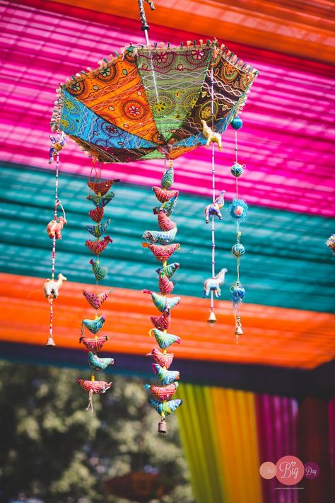 Hanging umbrella for Rajasthani theme decor Rajasthani Decoration, Mayra Decor, Indian Fine Dining, Rajasthani Theme, Bani Thani, Mandir Decoration, Ganesh Murti, Rajasthani Art, Umbrella Decorations