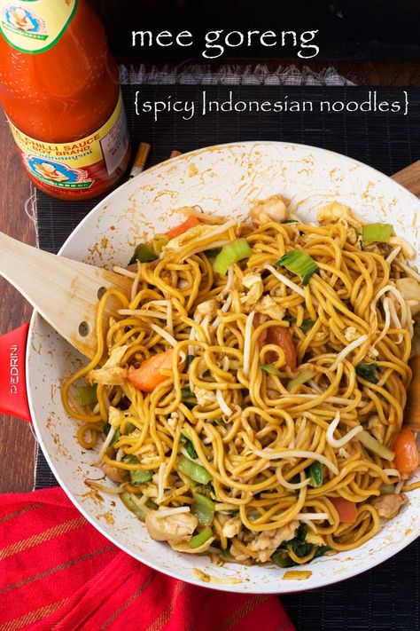 @flores3314 Indonesian Noodles, Mee Goreng, Hot Spices, Ayam Bakar, Asian Street Food, Fried Noodles, Indonesian Cuisine, Noodles Recipe, Malaysian Food