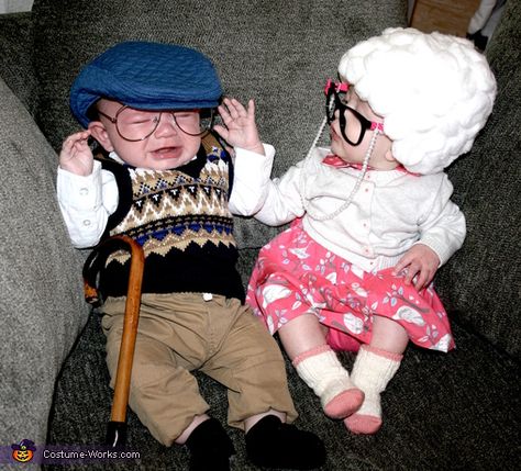 Keirston: Baby Silas (4 months) and Baby Gabrielle (5 months) dressed up as grandma and grandpa. We were trying to come up with some unique but super cute and easy! Grandpa:... Grandpa Costume, Old Man Costume, Creative Halloween Costume Ideas, Baby Grandma, Halloween Costumes Kids Boys, Newborn Costume, Newborn Halloween Costumes, Twin Halloween