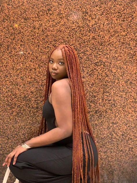 𝘍𝘖𝘓𝘓𝘖𝘞 @𝘘𝘜𝘐𝘕𝘛𝘌𝘊𝘐𝘈𝘊𝘏𝘈𝘈 𝘍𝘖𝘙 𝘔𝘖𝘙𝘌 𝘐𝘕𝘚𝘗𝘖💕 Medium Ginger Box Braids, Braids With Ginger Hair, Knotless Braids Ginger And Black, Ginger Black Braids, Black Ginger Hairstyles, 2 Different Color Box Braids, Long Brown Braids For Black Women, Knotless Ginger Box Braids, Ginger Braid Hairstyles For Black Women