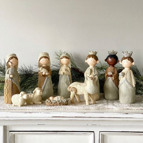 Small Nativity Scene Display, Nativity Set Display Ideas, Nativity Sets Display, 1950 Christmas, Nativity Sets For Sale, Baby Jesus In Manger, 3 Wisemen, Jesus In Manger, Miniature Nativity