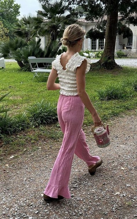 Pants And Top, Quoi Porter, Trends For 2024, Stockholm Fashion, Summer Pants, Mode Inspo, Looks Vintage, Spring Summer Outfits, Pants Outfit